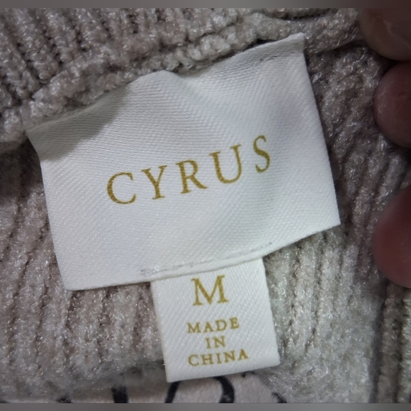 Cyrus Medium Womens Sweater - Picture 3 of 4